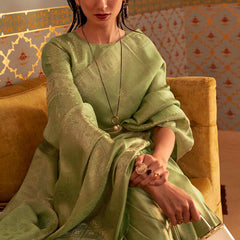 Staring Green Kanjivaram Silk Saree With Dazzling Blouse Piece