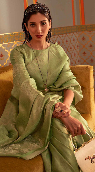 Staring Green Kanjivaram Silk Saree With Dazzling Blouse Piece