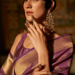Innovative Purple Kanjivaram Silk Saree With Gleaming Blouse Piece