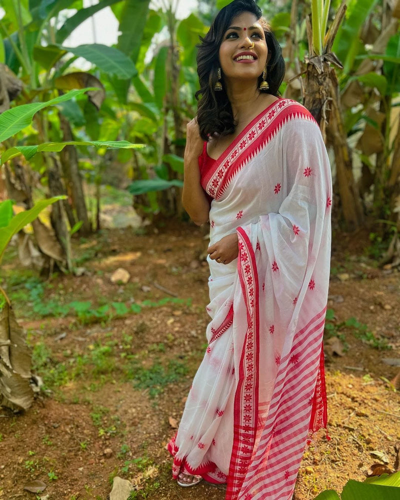Sophisticated White Soft cotton Silk With Stylish Blouse Piece