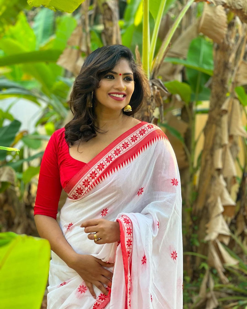 Sophisticated White Soft cotton Silk With Stylish Blouse Piece