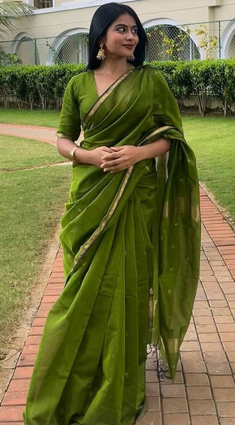 Enamoring Green Cotton Silk Saree With Snappy Blouse Piece
