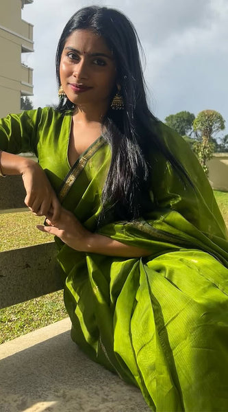 Enamoring Green Cotton Silk Saree With Snappy Blouse Piece