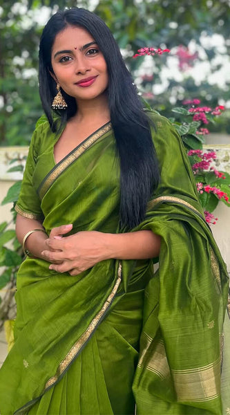 Enamoring Green Cotton Silk Saree With Snappy Blouse Piece