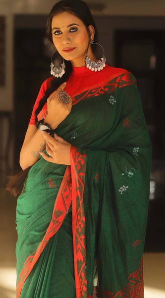Proficient Green Cotton Silk Saree With Gratifying Blouse Piece