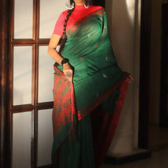 Proficient Green Cotton Silk Saree With Gratifying Blouse Piece