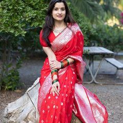 Nebula Red Cotton Silk Saree With Beguiling Blouse Piece