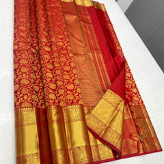 Stunner Red Kanjivaram Silk Saree with Beleaguer Blouse Piece