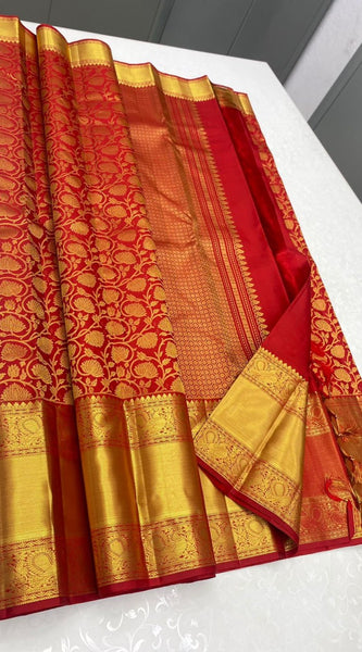 Stunner Red Kanjivaram Silk Saree with Beleaguer Blouse Piece