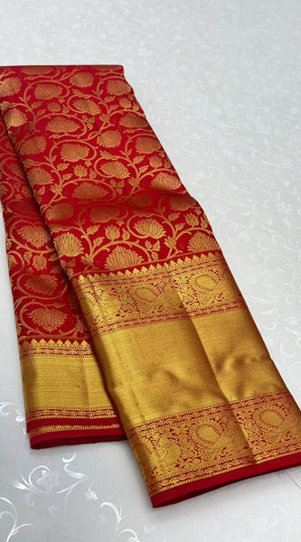 Stunner Red Kanjivaram Silk Saree with Beleaguer Blouse Piece