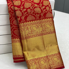 Stunner Red Kanjivaram Silk Saree with Beleaguer Blouse Piece