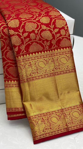 Stunner Red Kanjivaram Silk Saree with Beleaguer Blouse Piece