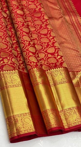 Stunner Red Kanjivaram Silk Saree with Beleaguer Blouse Piece