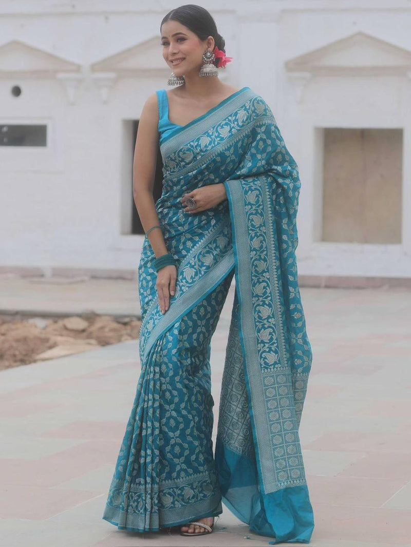 Bewitching Red Soft Silk Saree With Conflate Blouse Piece