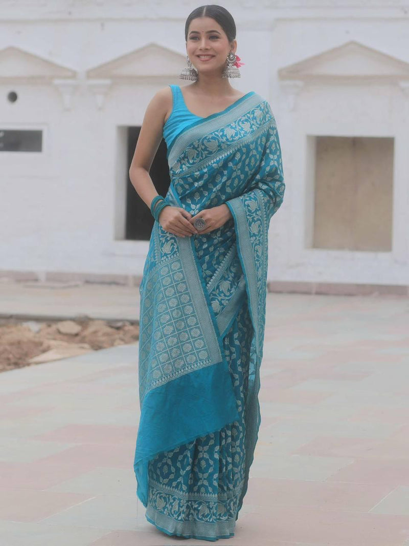 Bewitching Red Soft Silk Saree With Conflate Blouse Piece