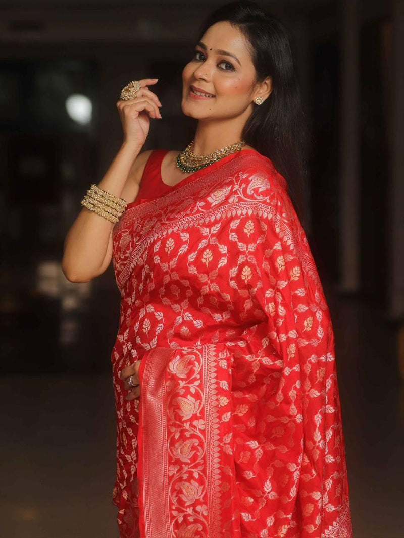 Bewitching Red Soft Silk Saree With Conflate Blouse Piece