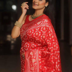 Bewitching Red Soft Silk Saree With Conflate Blouse Piece