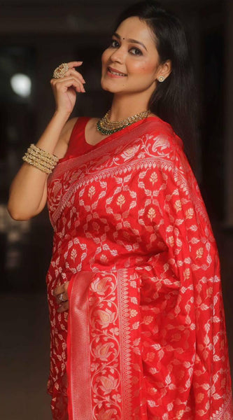 Bewitching Red Soft Silk Saree With Conflate Blouse Piece