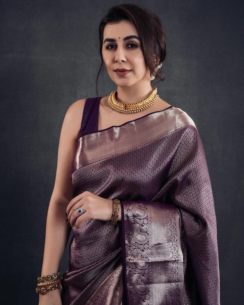 Evanescent Kanjivaram Purple Soft Silk Saree With Brood Blouse Piece
