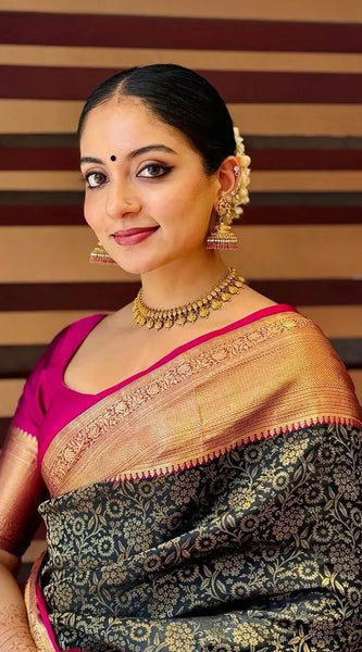 Inspiring Black Soft Silk Saree With Divine Blouse Piece