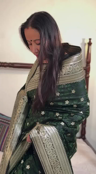 Ratatouille Dark Green Soft Silk Saree With Pulsating Blouse Piece