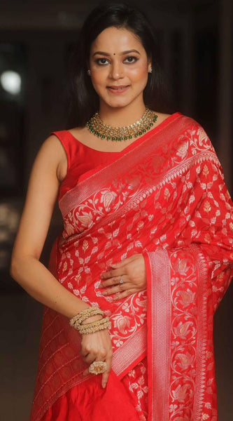 Bewitching Red Soft Silk Saree With Conflate Blouse Piece