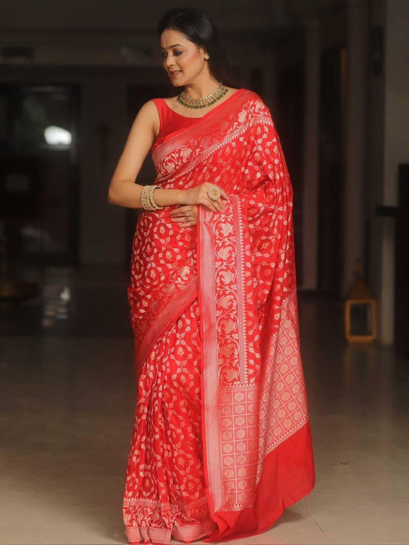 Bewitching Red Soft Silk Saree With Conflate Blouse Piece