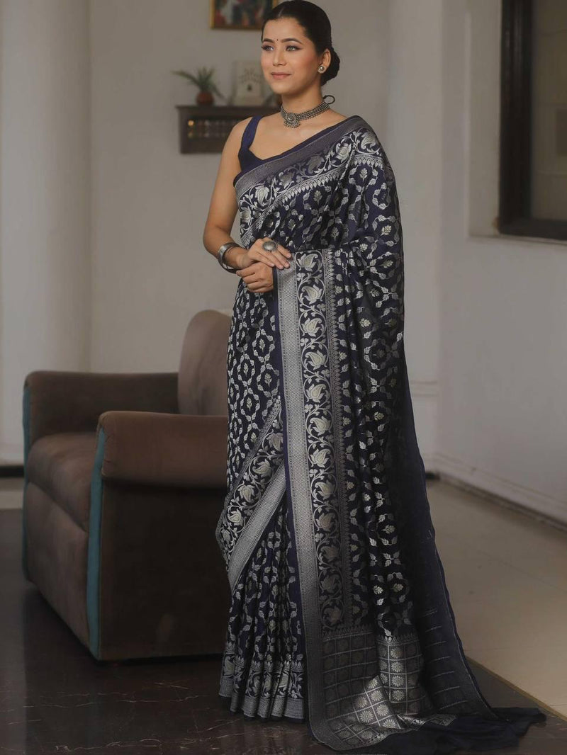 Bewitching Red Soft Silk Saree With Conflate Blouse Piece