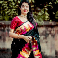 Vestigial Black Soft Silk Saree With Fragrant Blouse Piece