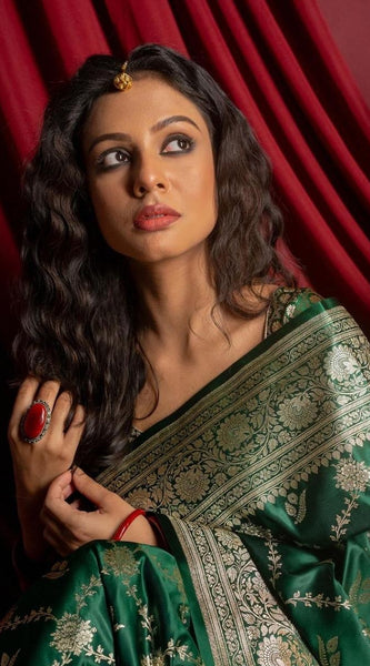 Ravishing Dark Green Soft Silk Saree With Girlish Blouse Piece