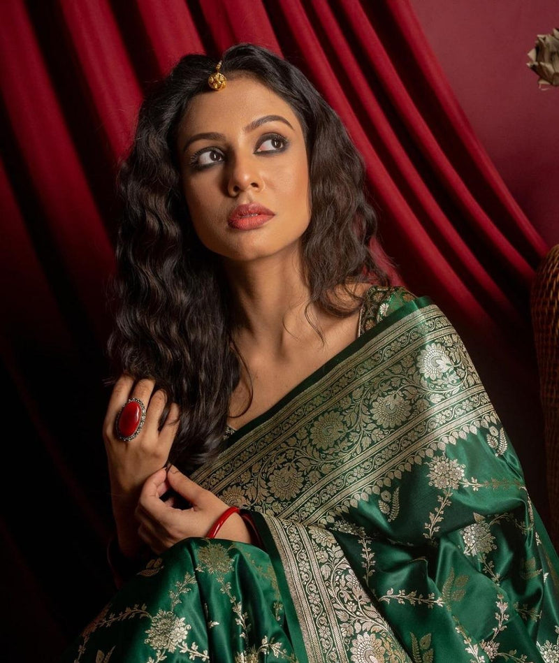 Ravishing Dark Green Soft Silk Saree With Girlish Blouse Piece