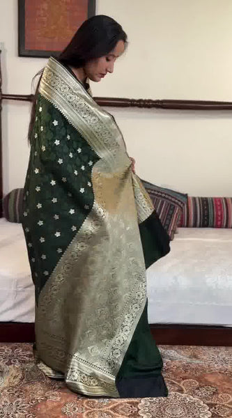 Ratatouille Dark Green Soft Silk Saree With Pulsating Blouse Piece