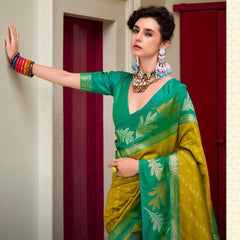 Desiring Pista-Rama Soft Silk Saree With Blissful Blouse Piece