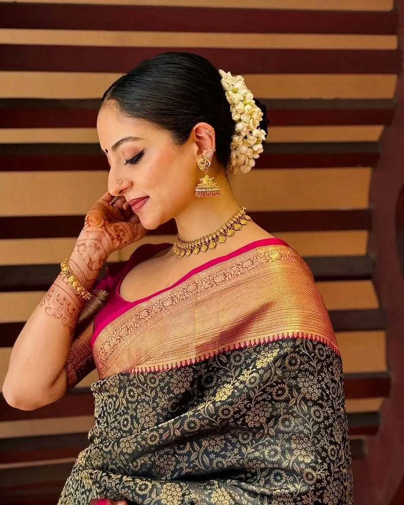 Inspiring Black Soft Silk Saree With Divine Blouse Piece
