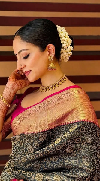Inspiring Black Soft Silk Saree With Divine Blouse Piece