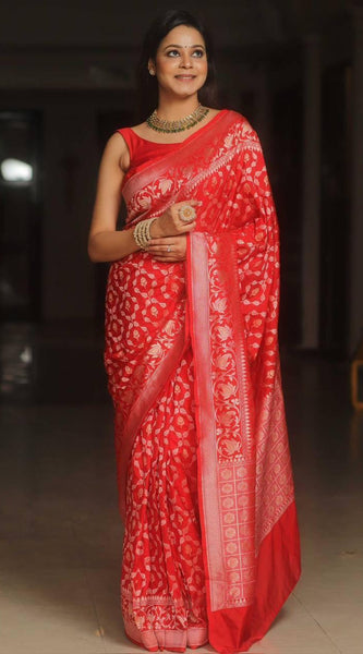 Bewitching Red Soft Silk Saree With Conflate Blouse Piece