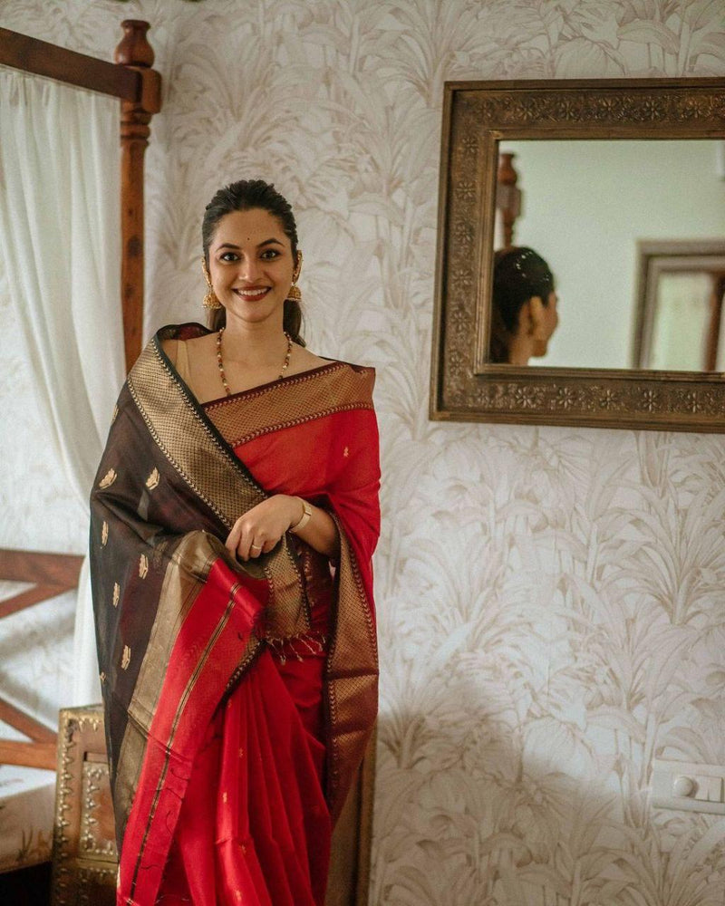 Blooming Red Cotton Silk Saree With Wonderful Blouse Piece