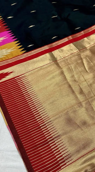 Vestigial Black Soft Silk Saree With Fragrant Blouse Piece