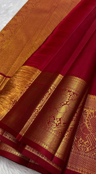 Sumptuous Red Soft Banarasi Silk Saree With Imaginative Blouse Piece