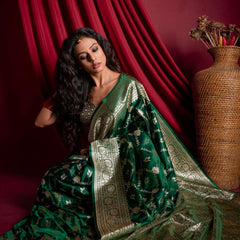 Ravishing Dark Green Soft Silk Saree With Girlish Blouse Piece