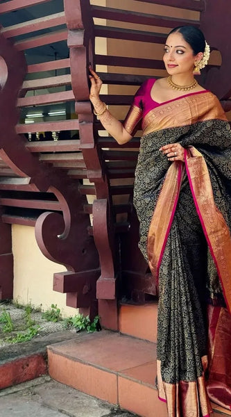 Inspiring Black Soft Silk Saree With Divine Blouse Piece