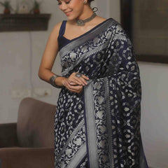 Bewitching Red Soft Silk Saree With Conflate Blouse Piece