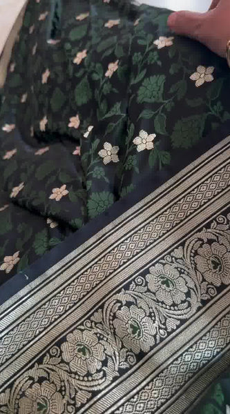 Ratatouille Dark Green Soft Silk Saree With Pulsating Blouse Piece