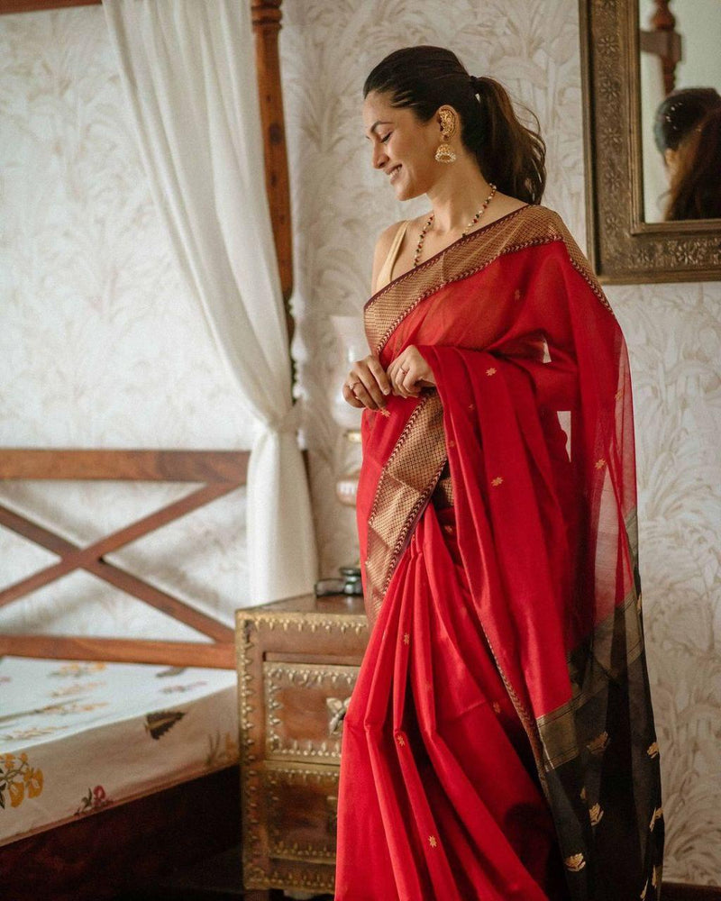 Blooming Red Cotton Silk Saree With Wonderful Blouse Piece