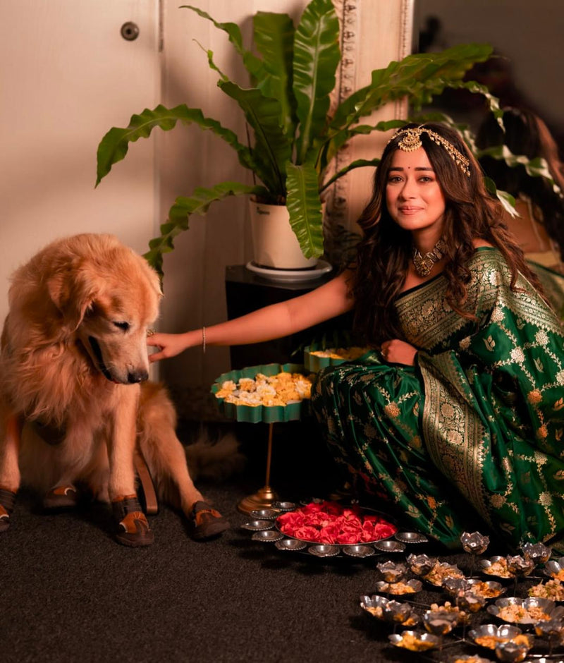 Ravishing Dark Green Soft Silk Saree With Girlish Blouse Piece